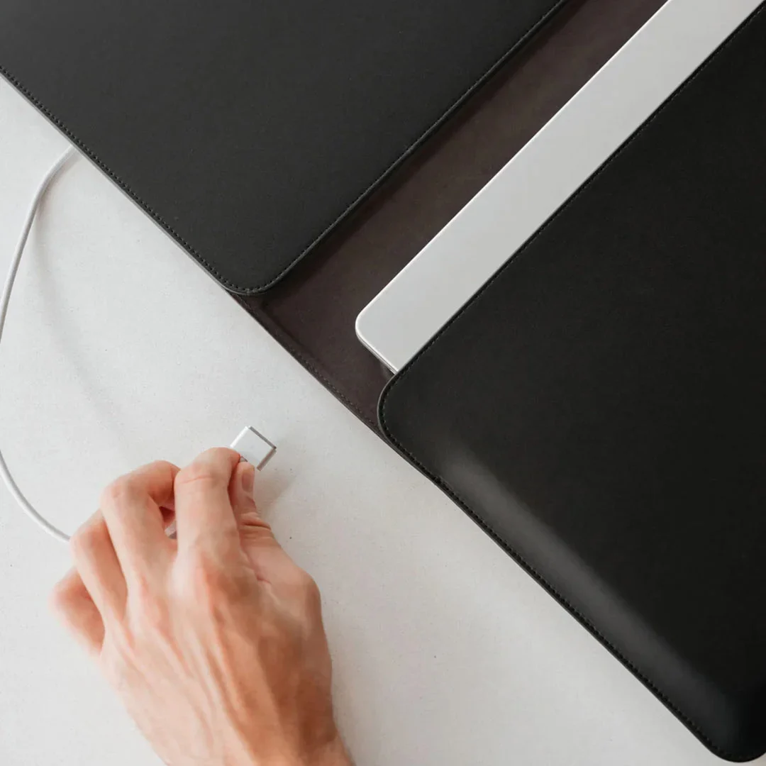 Orbitkey Hybrid 14" Laptop Sleeve - Image 4
